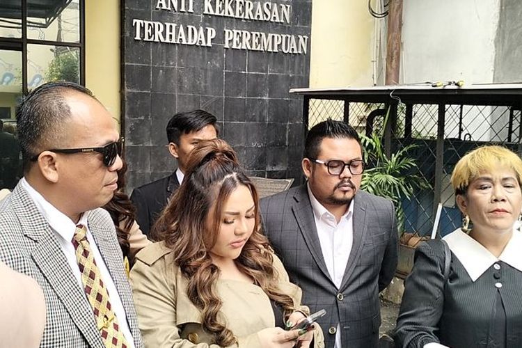 Lisa Mariana Dicecar 40 Pertanyaan, Didalami soal Check-in Palembang dengan Ridwan Kamila