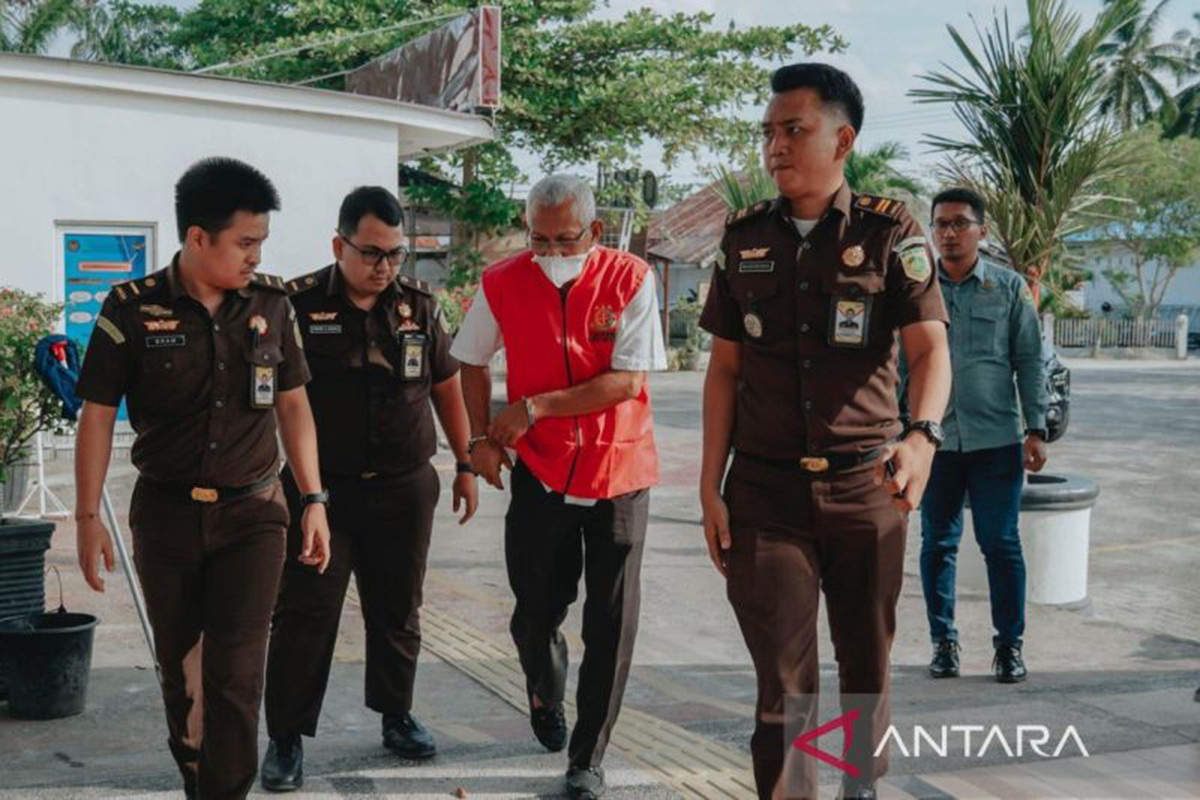 Eks Kadinkes Batu Bara Dijebloskan Jaksa ke Penjara